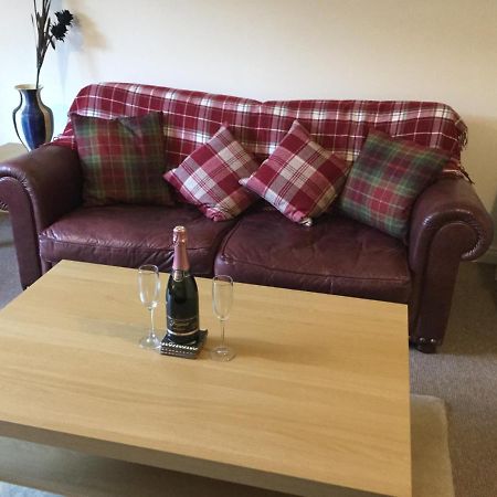 2 Bed City Apartment With Parking Глазго Экстерьер фото